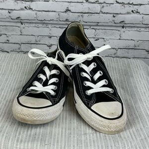 Converse chuck taylor all star low top black converse unisex women sz: 6, men: 4
